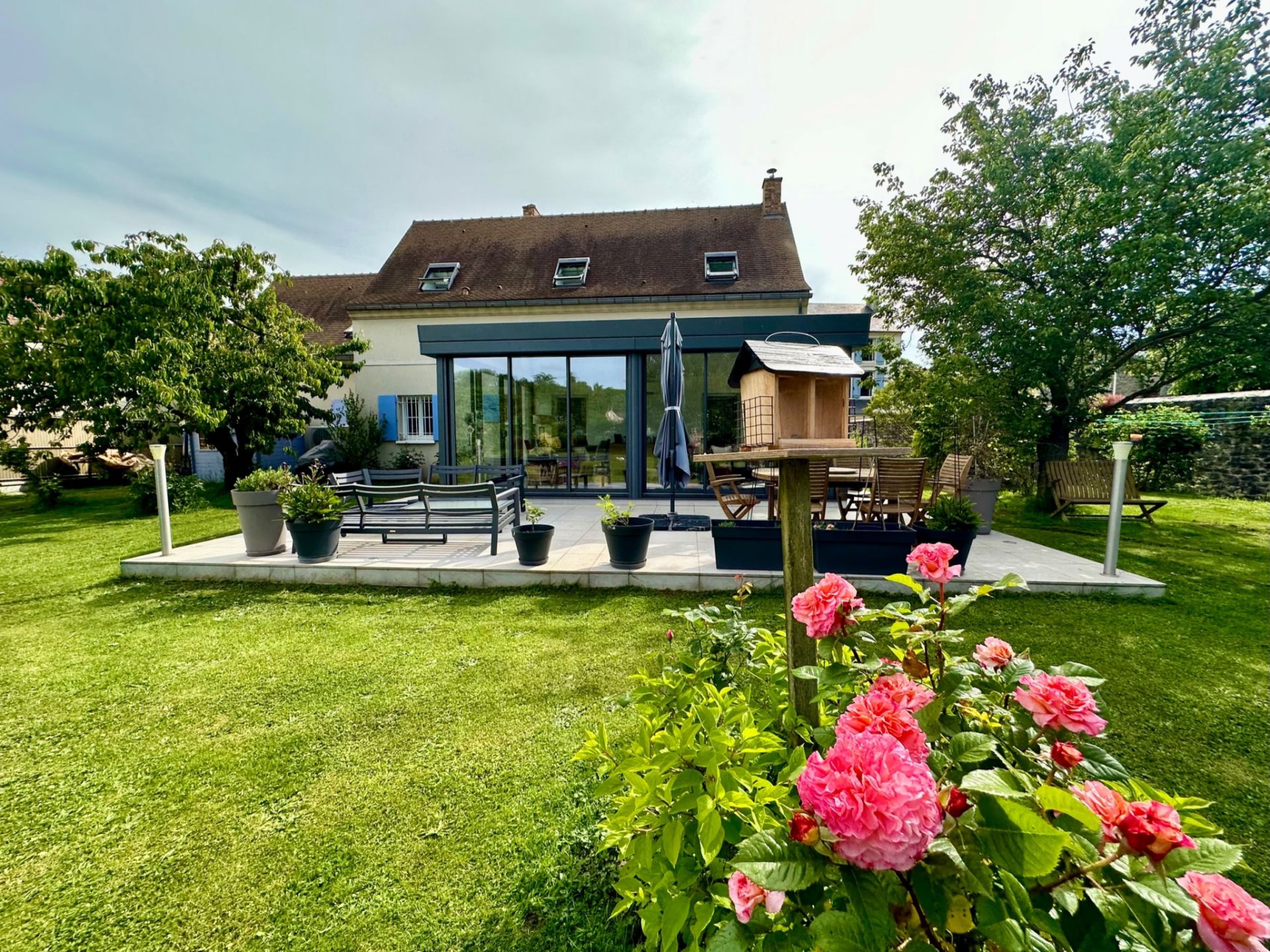 house 8 rooms for sale on Oinville-sur-Montcient (78250)