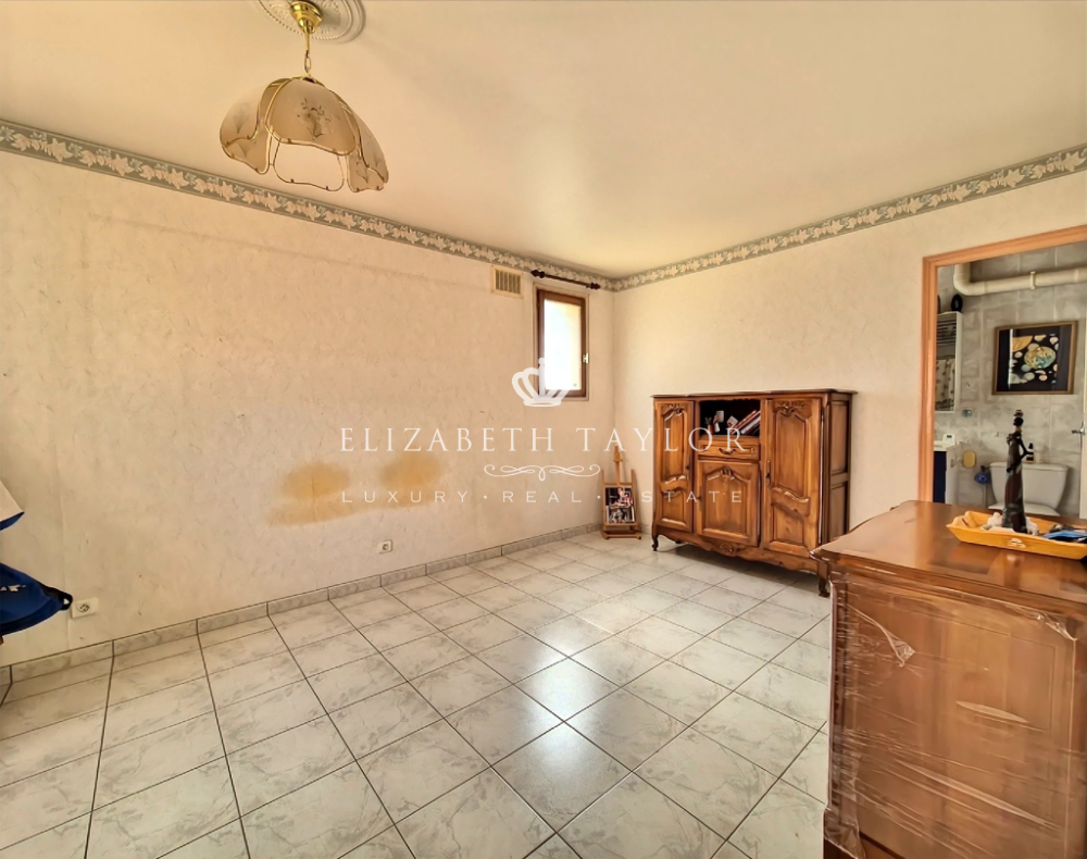 house 6 rooms for sale on Chatou (78400)