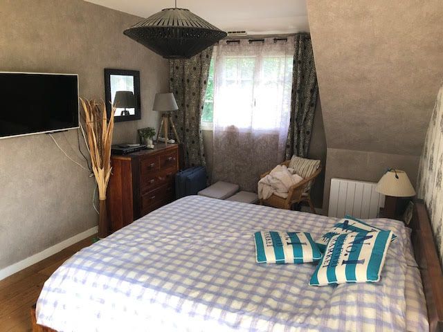 house 8 rooms for sale on Orgeval (78630)