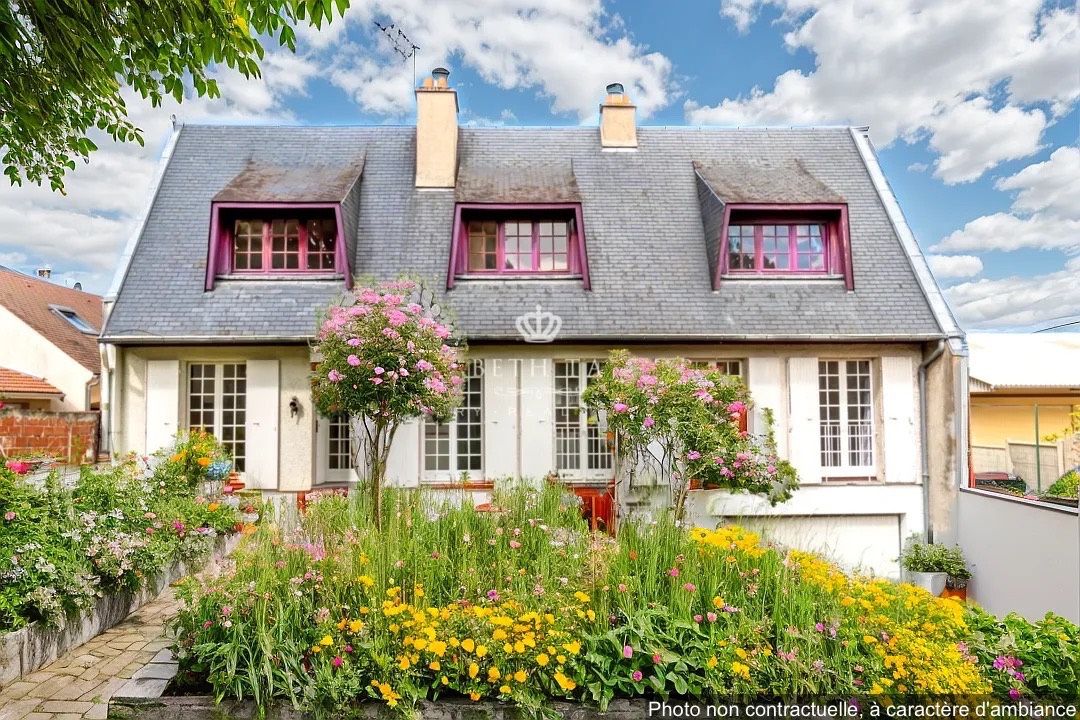 house 9 rooms for sale on Chambourcy (78240) - See details